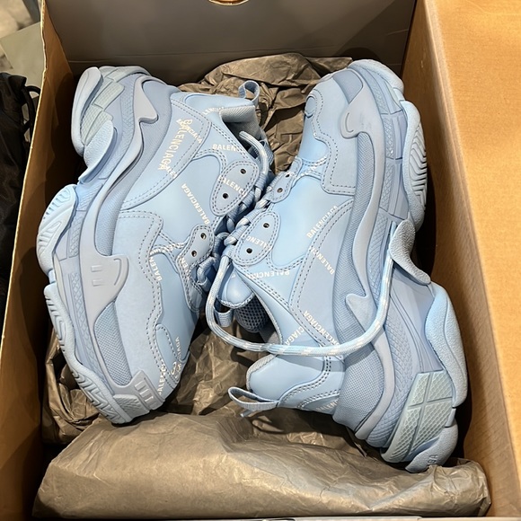 Balenciaga Triple S Sneaker - Picture 6 of 17